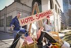 Das Upcycling/Recycling-Projekt „Hotel Sperrmüll“ geht ins zweite Jahr 