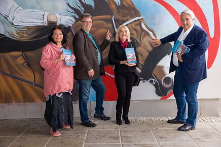 wohnpartner-Bereichsleiterin Claudia Huemer, Graffiti-Schutz-Sponsor Erich Stuhl, wohnpartner-Gebietsleiterin Donaustadt Snježana Čalija, Donaustadt-Bezirksvorsteher Ernst Nevrivy