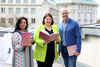 wohnpartner-Bereichsleiterin Claudia Huemer, Vizebürgermeisterin und Wohnbaustadträtin Kathrin Gaál und Wohnservice Wien-Geschäftsführer Josef Cser bei der Präsentation des neuen wohnpartner-Buchs „Auf gute Nachbarschaft“